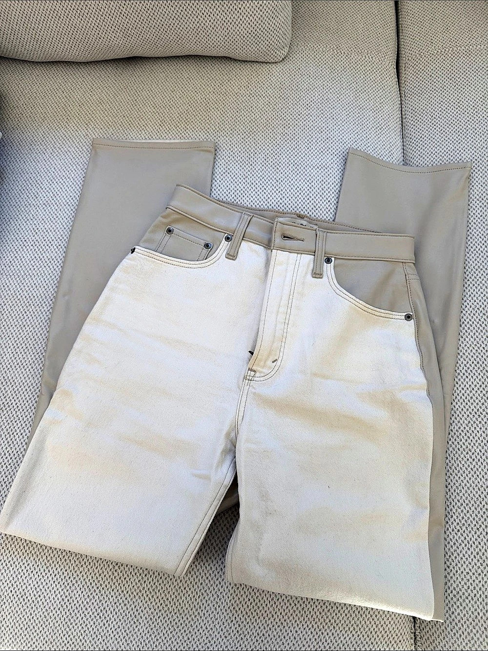 Abercrombie & Fitch The Slim Straight Ultra High Rise Curve Love Cream Jeans